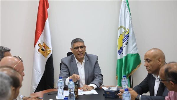 محافظ الجيزة يلتقي رؤساء أحياء الهرم والعمرانية والطالبية ونوابهم ومسئولي النظافة لمتابعة الاستعدادات الجارية لافتتاح المتحف المصري الكبير