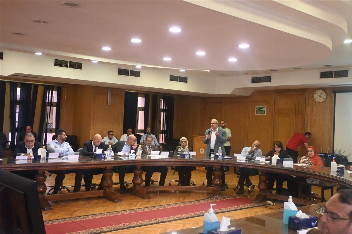 مجلس إدارة مستشفيات جامعة القاهرة يناقش خطط تطوير الأداء الجراحي