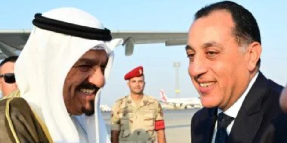 رئيس الوزراء يستقبل نظيره الكويتي بمطار القاهرة الدولي