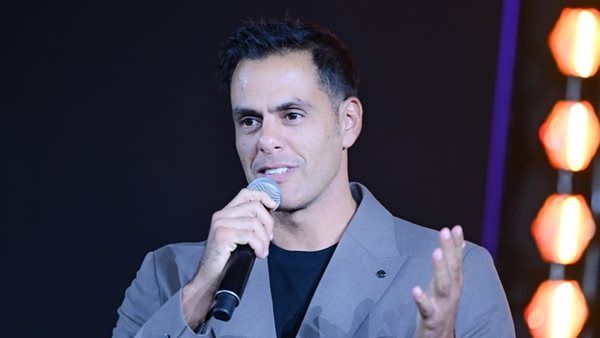 بالصور.. هشام خرما يشعل احتفالية عالمية بالقاهرة الجديدة ب "حلوة بلادي" بمشاركة الثنائي الامريكي "أريوس" للمرة الأولى