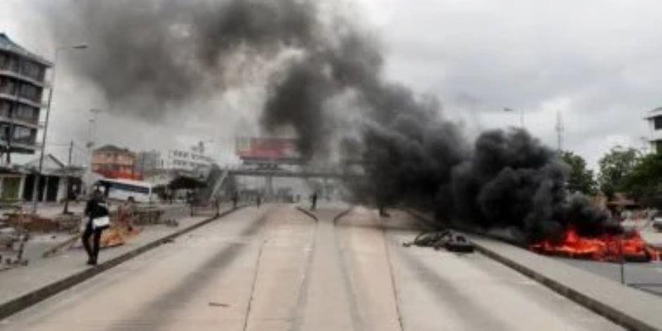 حدث في تنزانيا .. احتجاجات غاضبة ومحاولة اقتحام مطار دار السلام