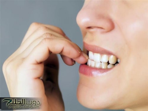 خطيرة على القلب وتسبب الوفاة.. أطباء يحذرون من مخاطر قضم الأضافر