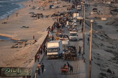 بن غفير يظهره بجانب سجناء فلسطينيين مقيدين وممدّدين أرضا .. فيديو