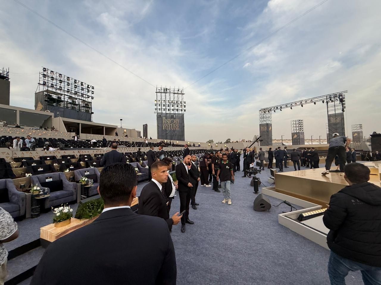 «صوت الأمة» تنشر صورا من استعدادات حفل افتتاح المتحف المصري الكبير