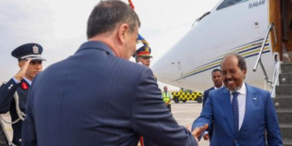 رئيس الصومال يصل القاهرة للمشاركة في احتفالات افتتاح المتحف المصري الكبير