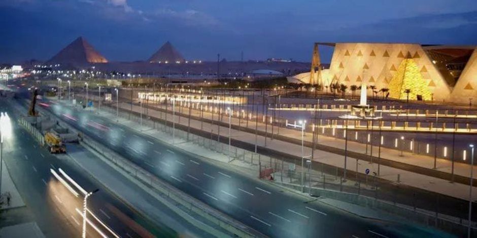 قبل ساعات من الحدث.. الجيزة تتزين استعدادا لافتتاح المتحف المصري.. صور