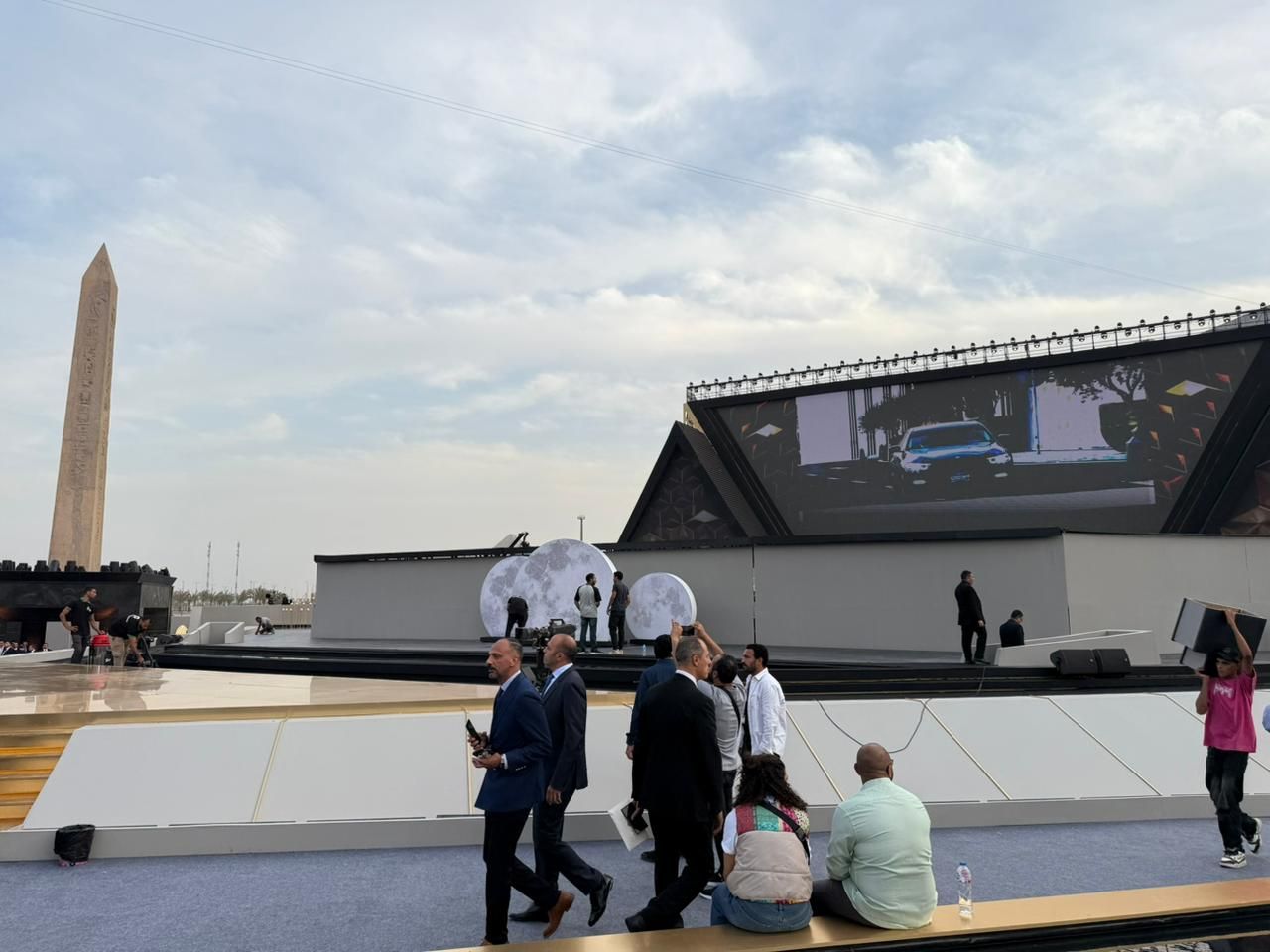 «صوت الأمة» تنشر صورا من استعدادات حفل افتتاح المتحف المصري الكبير