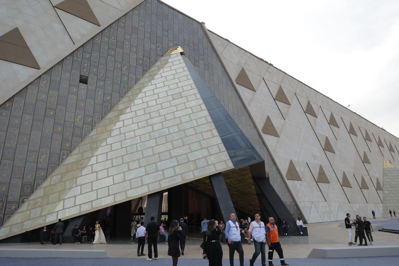 «صوت الأمة» تنشر صورا من استعدادات حفل افتتاح المتحف المصري الكبير