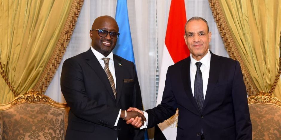 وزير الخارجية يلتقي رئيس مفوضية الاتحاد الإفريقي