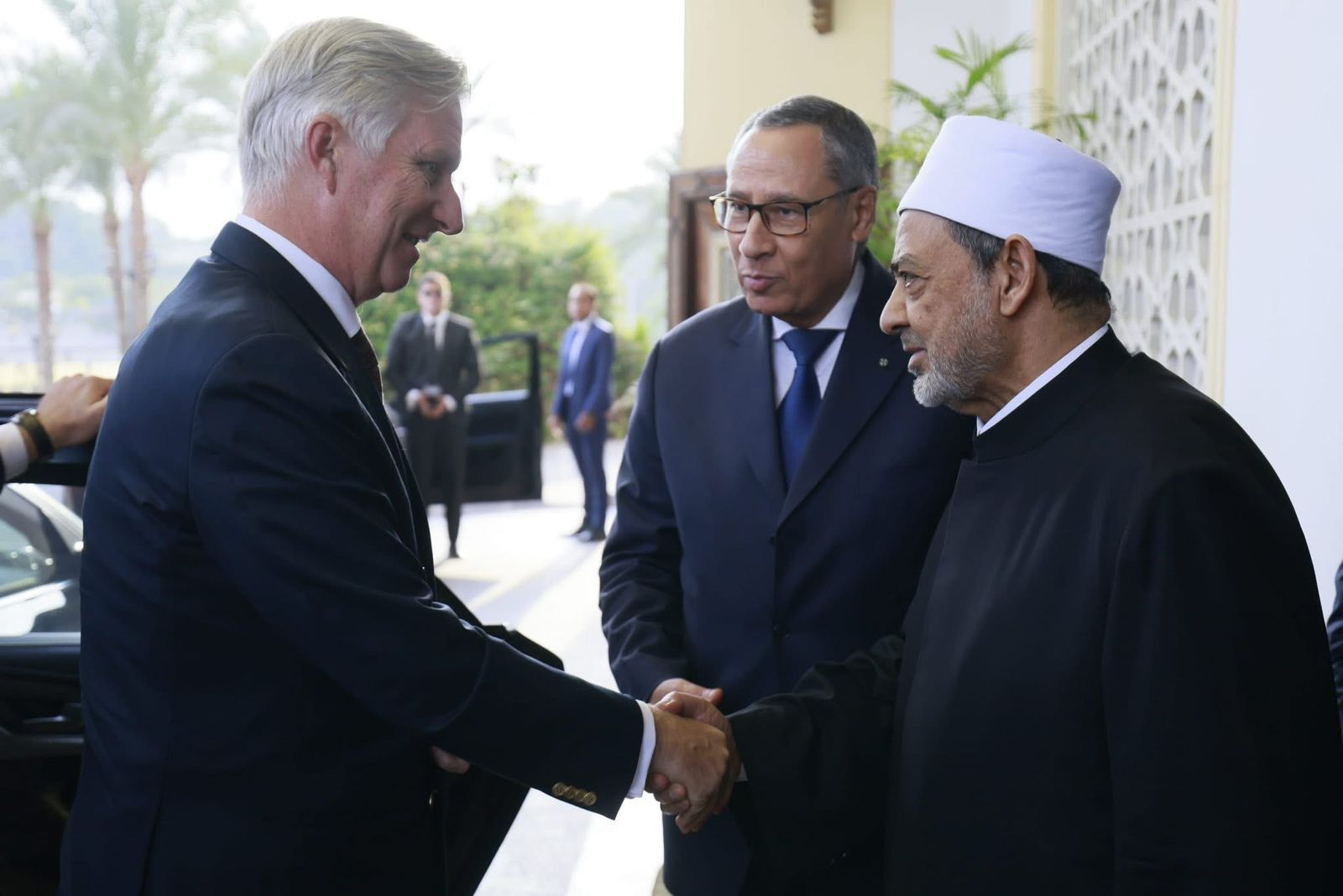 ملك بلجيكا يتجول في شوارع القاهرة ويستمتع بأجواء العاصمة التاريخية ومعالمها الأثرية