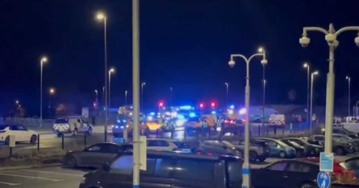 العالم اليوم - حادث طعن في قطار ببريطانيا.. والشرطة تعتقل شخصين