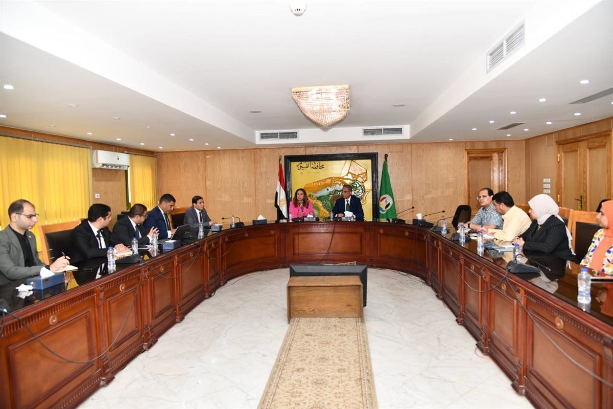 محافظ الفيوم ونائب وزير الاتصالات يناقشان خطط التعاون المشترك في تنفيذ التطوير المؤسسي الرقمي للمحافظة واستراتيجية تحويل المحافظة إلى رقمية