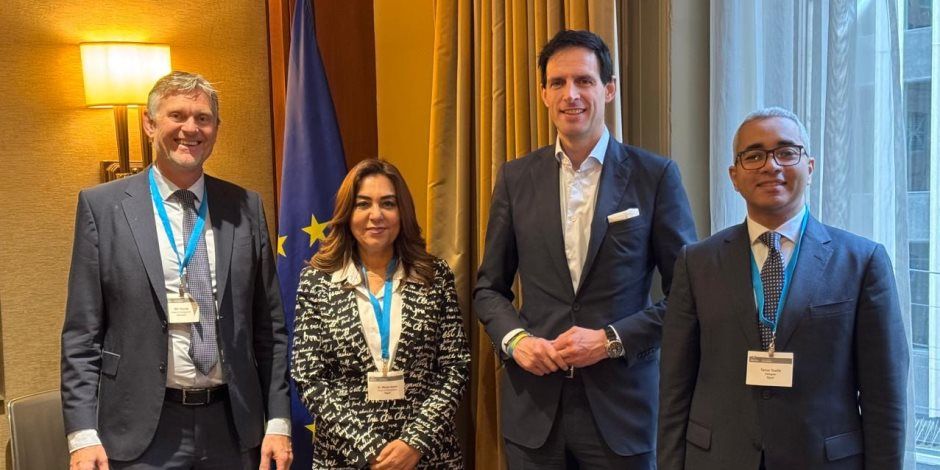 وزيرة التنمية المحلية والقائم بأعمال وزير البيئة تلتقي المفوض الأوروبي لشؤون المناخ لبحث عدد من الموضوعات البيئية الهامة