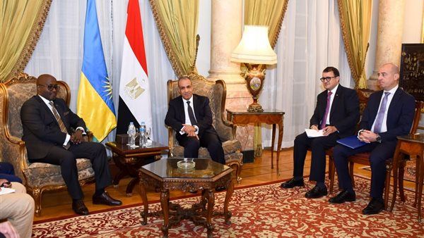 وزير الخارجية يلتقي نظيره الرواندي لبحث تعزيز العلاقات الثنائية وتنسيق الجهود في القارة الأفريقية