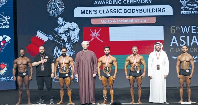 سلطنة عمان وصيفا لغرب آسيا لبناء الأجسام بالبحرين