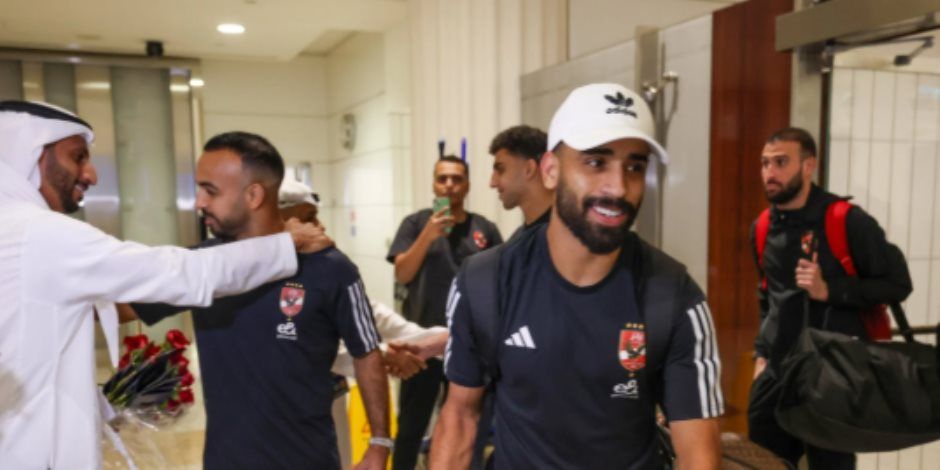 استقبال حافل بالورود لبعثة الأهلي في الإمارات استعدادا للسوبر.. صور