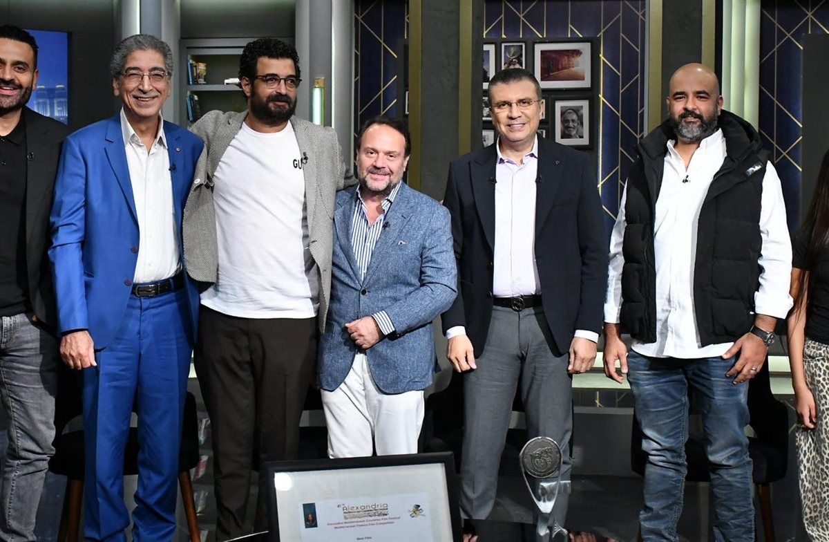 عمرو الليثي يستضيف صناع فيلم "المنبر" الفائز بجائزة أفضل فيلم في مهرجان الإسكندرية السينمائي