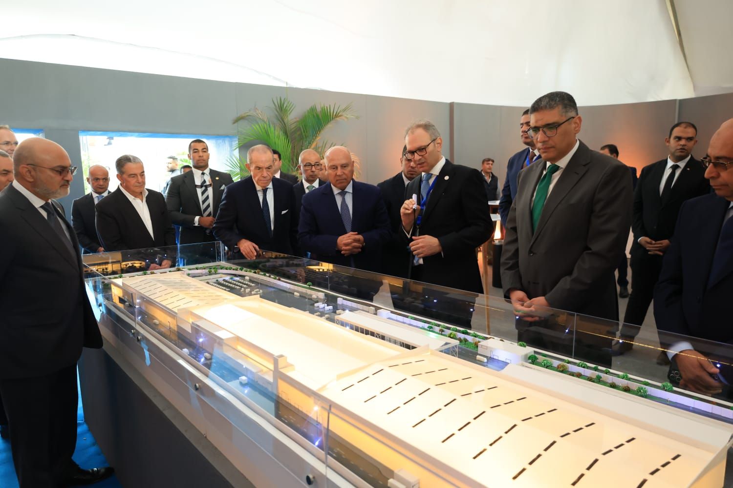 محافظ الجيزة يشهد وضع حجر الأساس لمصنع مجموعة المنصور للسيارات بمدينة السادس من أكتوبر