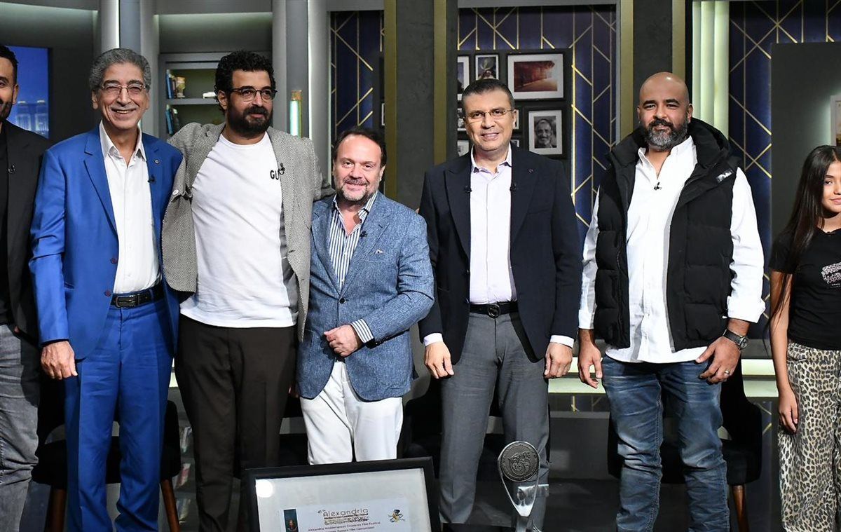 عمرو الليثي يستضيف صناع فيلم "المنبر" الفائز بجائزة أفضل فيلم في مهرجان الإسكندرية السينمائي