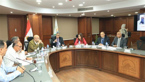 محافظ الجيزة يعقد اللقاء الأسبوعي لبحث شكاوى المواطنين بأحياء ومراكز العجوزة والهرم وأوسيم