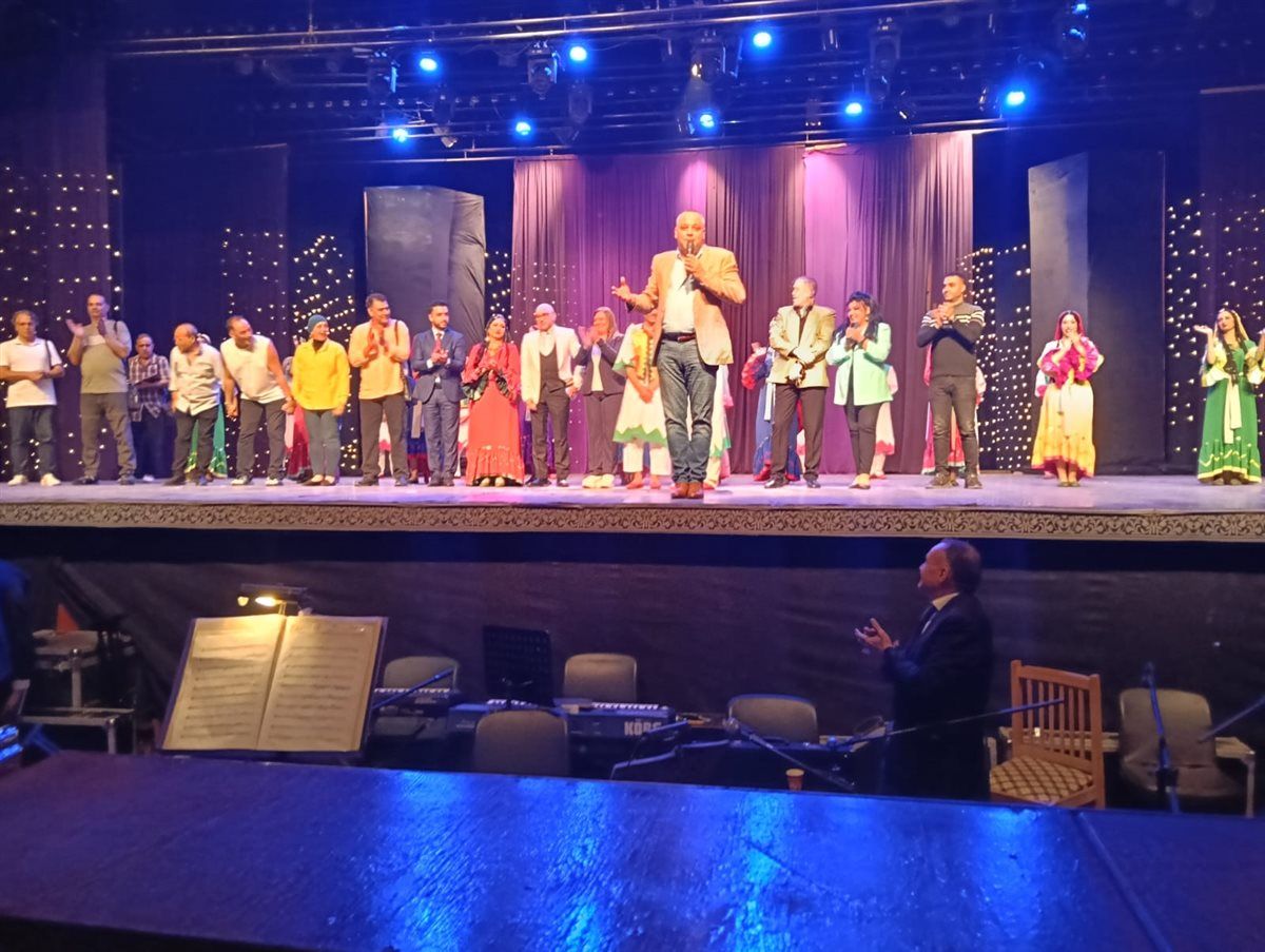 تامر عبدالمنعم يفتتح الموسم الشتوي بالبيت الفني للفنون الشعبية على مسرح البالون