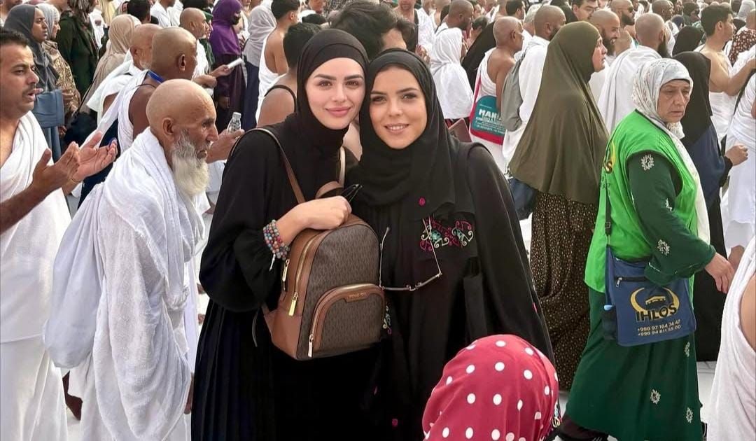 ناهد السباعي تؤدي العمرة برفقة هنادي مهنا من قلب الحرم المكي