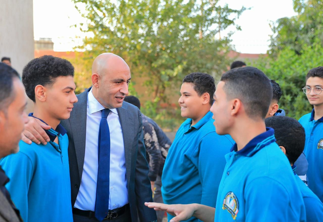 «عبد اللطيف» يتفقد مدارس محافظة الدقهلية لمتابعة انتظام العملية التعليمية