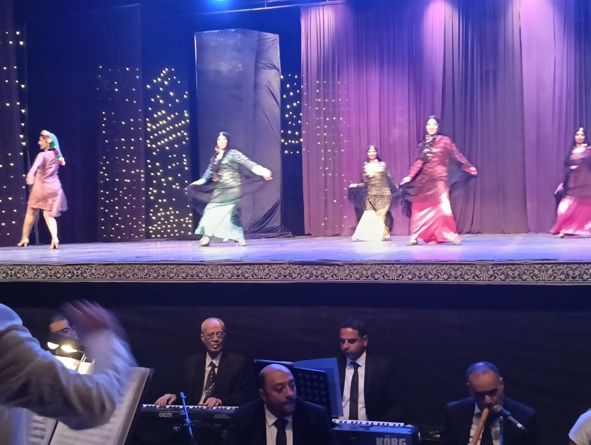 تامر عبدالمنعم يفتتح الموسم الشتوي بالبيت الفني للفنون الشعبية على مسرح البالون