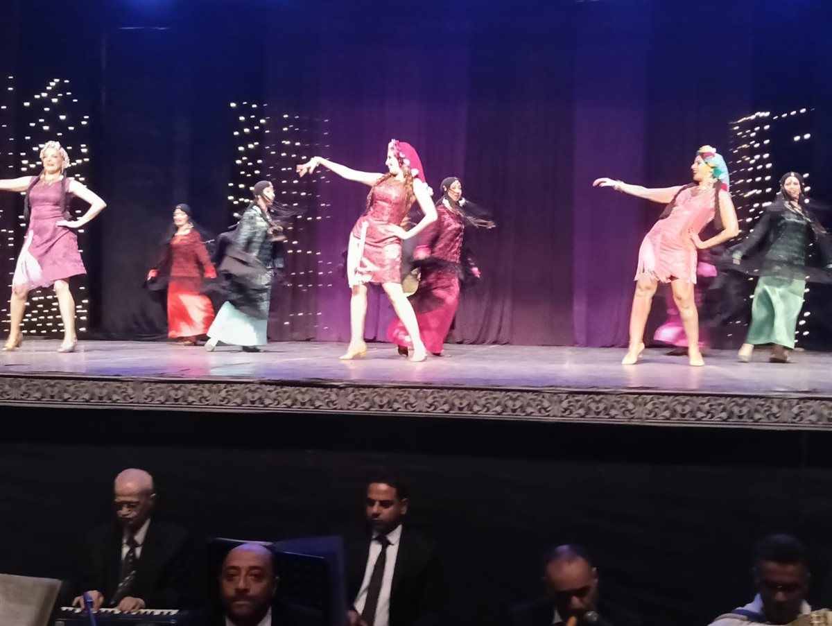 تامر عبدالمنعم يفتتح الموسم الشتوي بالبيت الفني للفنون الشعبية على مسرح البالون