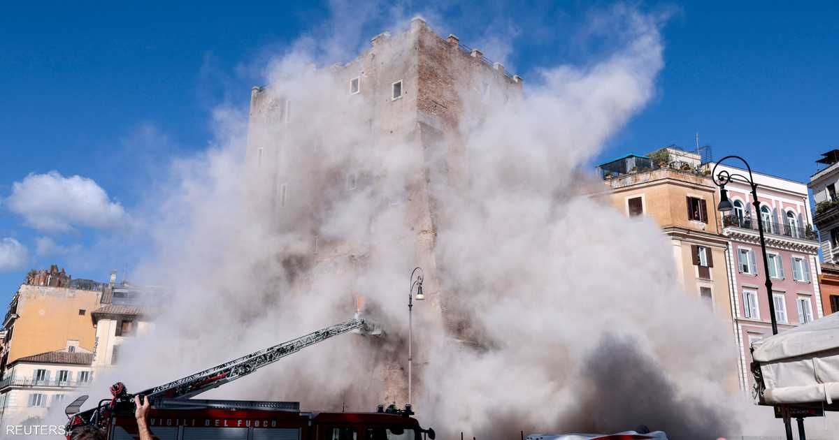 العالم اليوم - فيديو.. انهيار مبنى أثري أثناء ترميمه ومقتل عامل