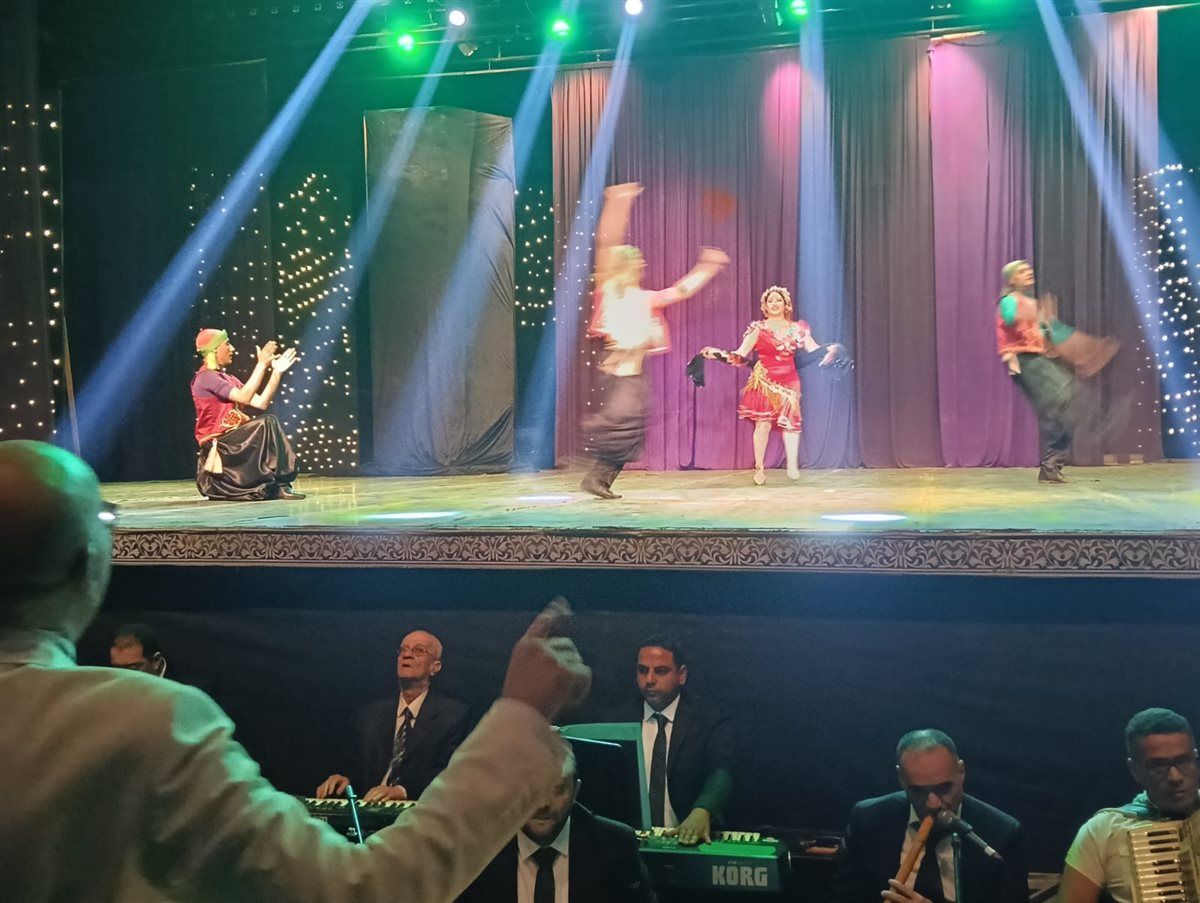 تامر عبدالمنعم يفتتح الموسم الشتوي بالبيت الفني للفنون الشعبية على مسرح البالون