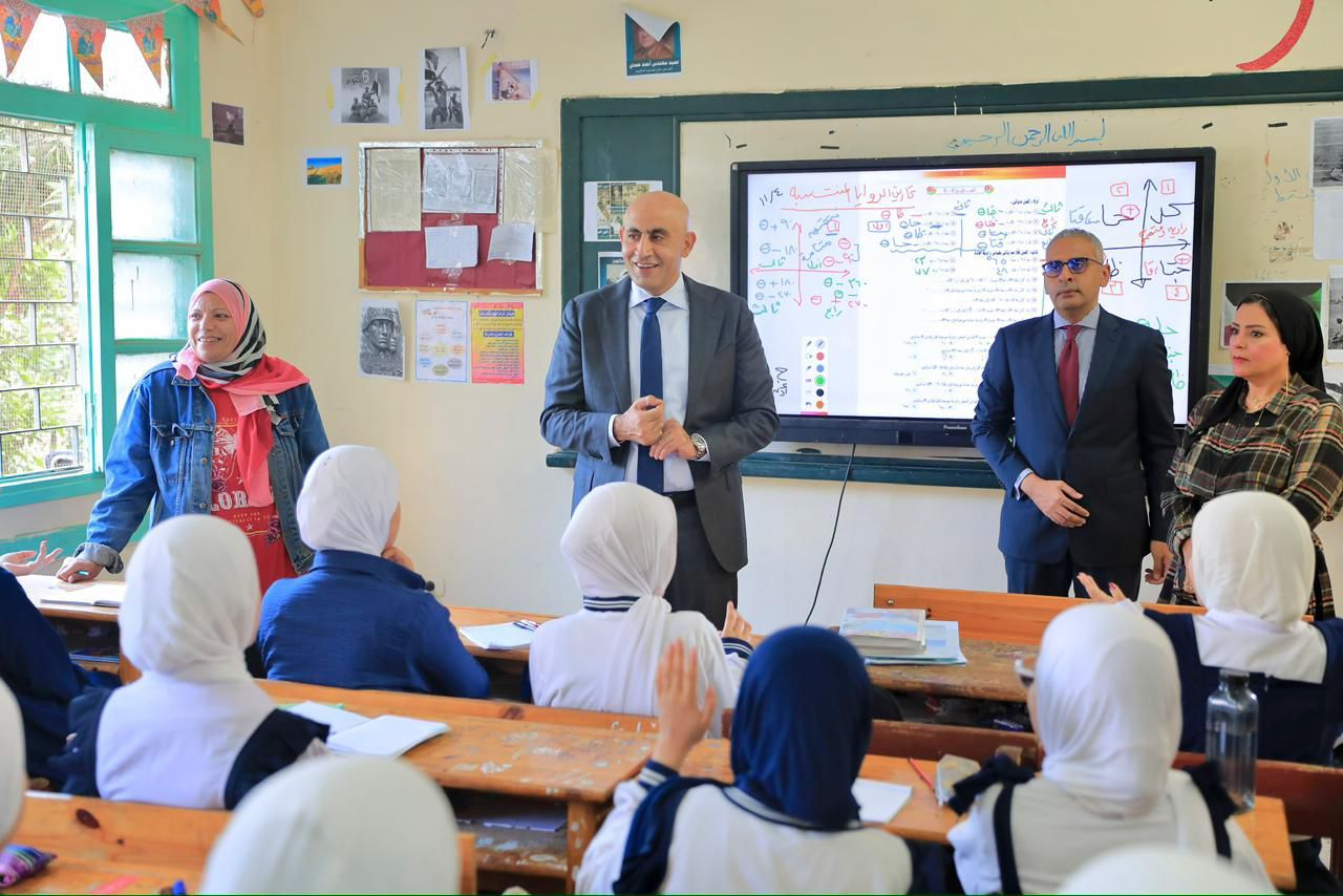 «عبد اللطيف» يتفقد مدارس محافظة الدقهلية لمتابعة انتظام العملية التعليمية