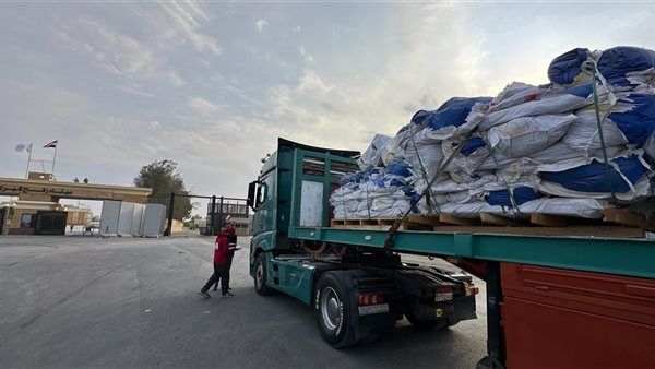 "الهلال الأحمر المصري يرسل 8 آلاف طن مساعدات إلى غزة ضمن قافلة «زاد العزة» الـ65"