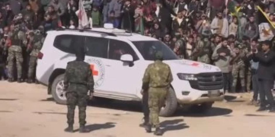 جيش الاحتلال : الصليب الأحمر تسلم من حماس جثمان محتجز إسرائيليا