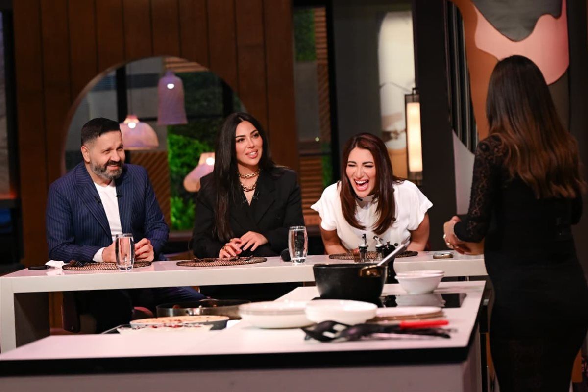 بالصور.. لولا جفان تشعل استديو القاهرة اليوم بأغاني عدوية وفاطمة عيد وتقدم مع ادوار "عاجبني "وتختتم فقرتها بوجبة مكرونة بالبشامل