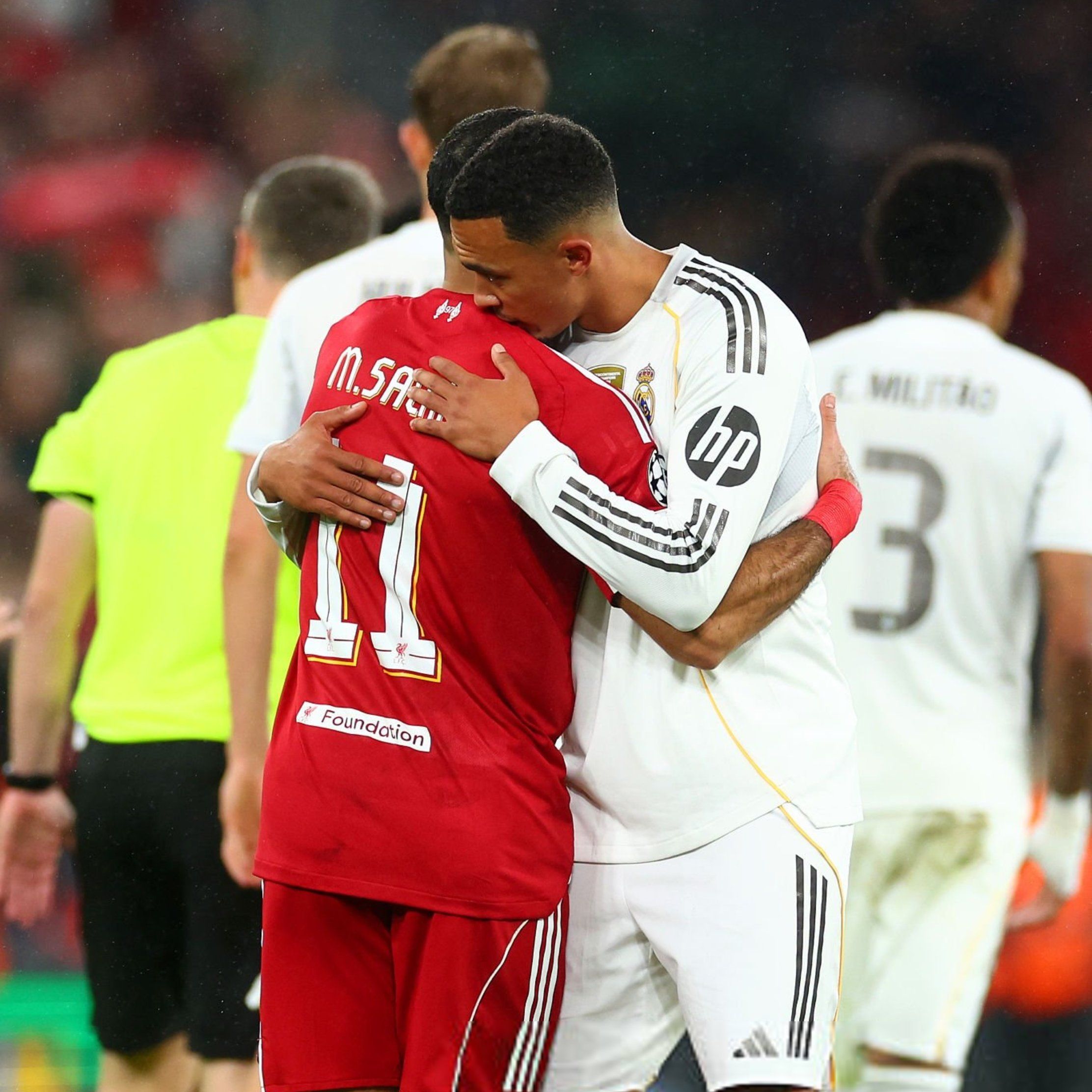 شاهد حقيقة تجاهل محمد صلاح لمصافحة أرنولد بعد قمة ليفربول ضد الريال.. فيديو