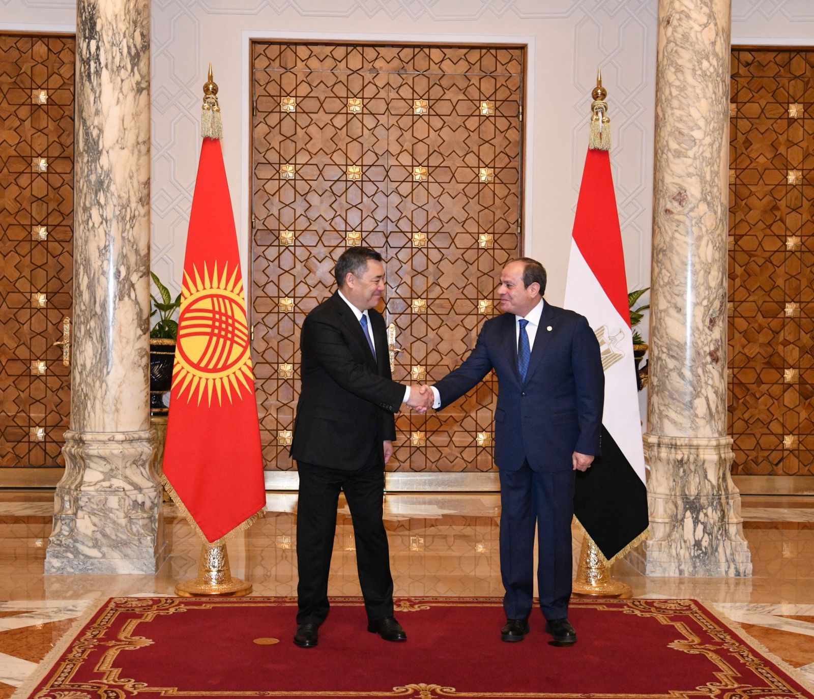 صور.. استقبال الرئيس السيسى لرئيس جمهورية قرغيزيا فى قصر الاتحادية