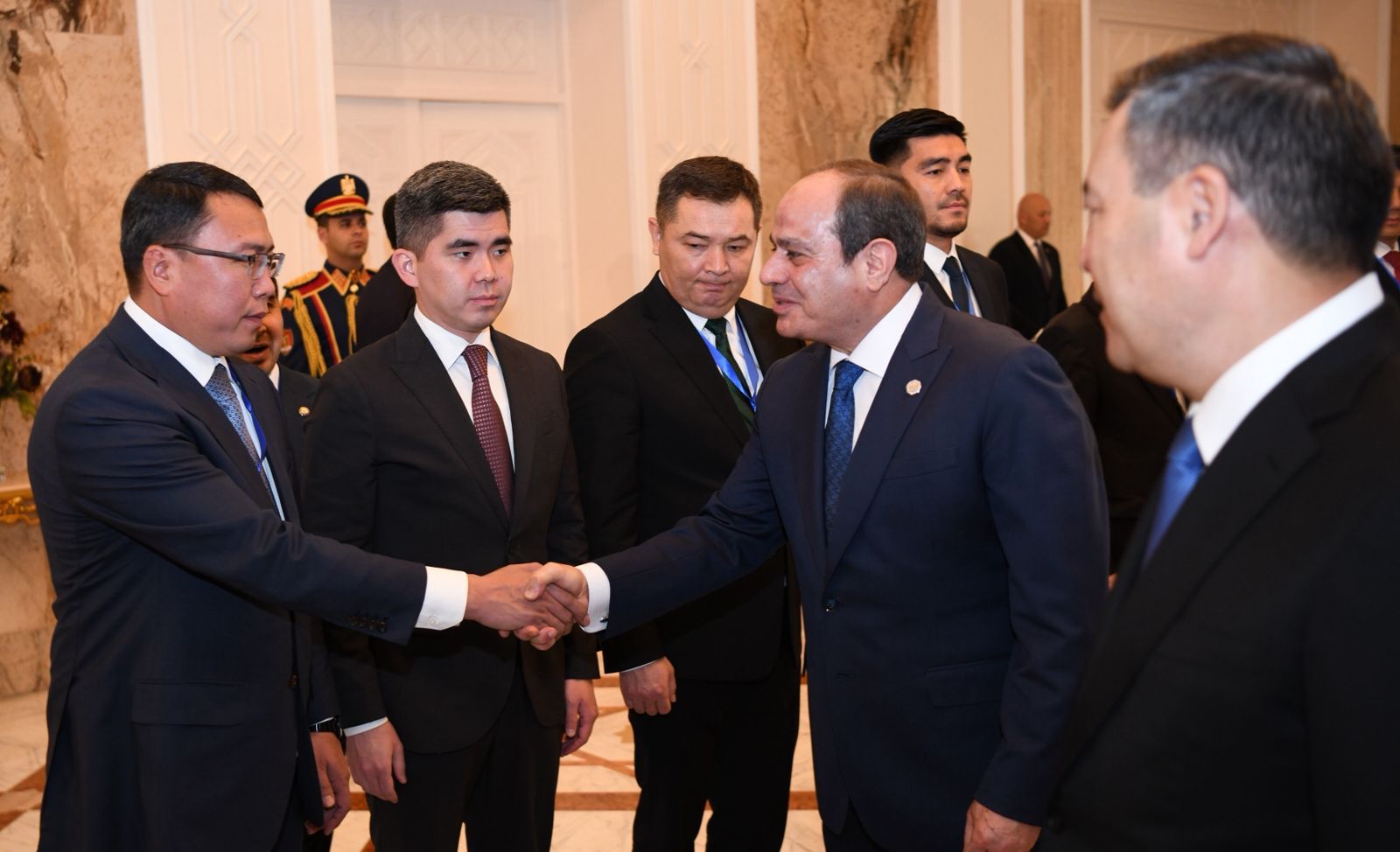 صور.. استقبال الرئيس السيسى لرئيس جمهورية قرغيزيا فى قصر الاتحادية