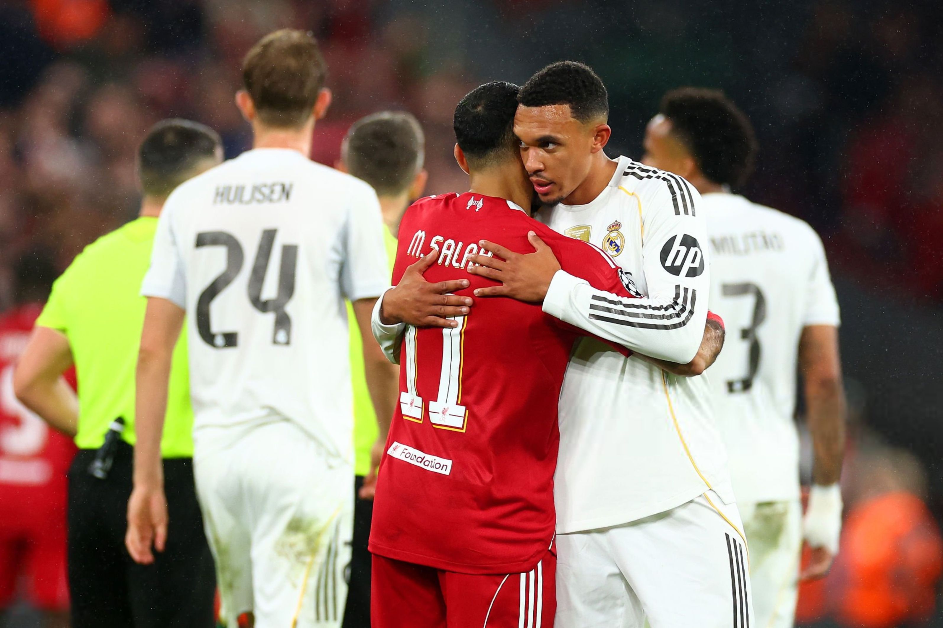 شاهد حقيقة تجاهل محمد صلاح لمصافحة أرنولد بعد قمة ليفربول ضد الريال.. فيديو