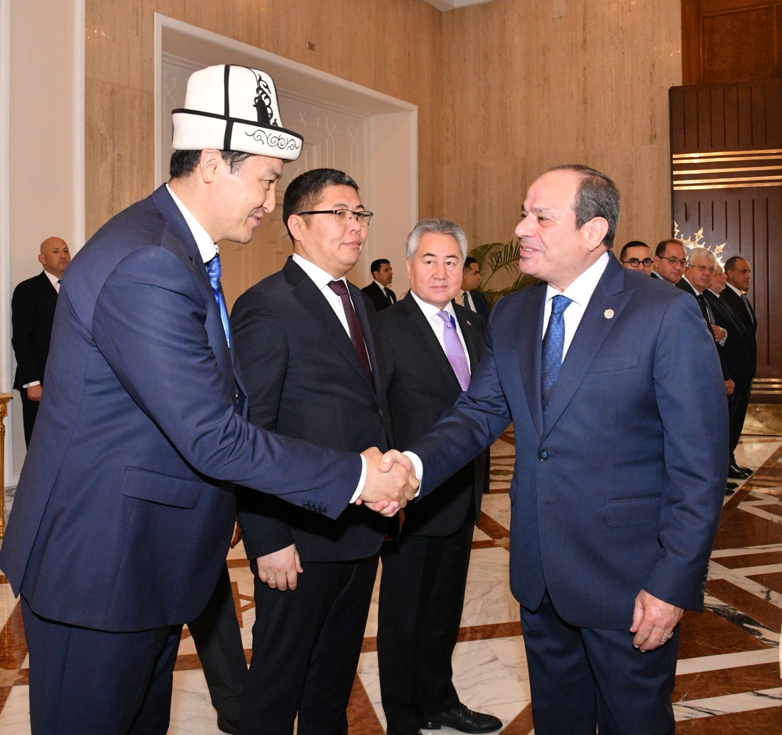 صور.. استقبال الرئيس السيسى لرئيس جمهورية قرغيزيا فى قصر الاتحادية