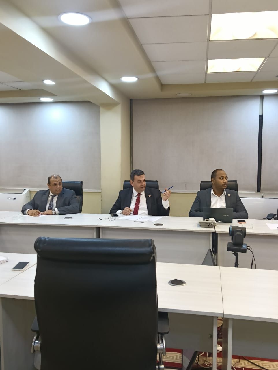 غرفة عمليات الهيئة الوطنية تتابع فتح أول لجان التصويت في الخارج بانتخابات النواب (1) غرفة عمليات الهيئة الوطنية تتابع فتح أول لجان التصويت في الخارج بانتخابات النواب (1)