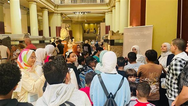 أتوبيس الفن الجميل يواصل جولاته التثقيفية للأطفال