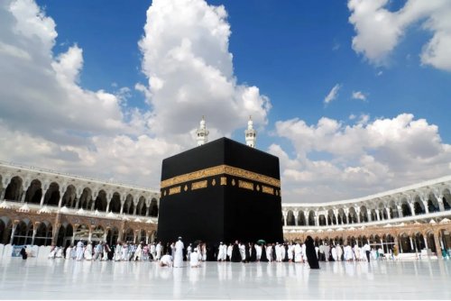 السعودية تقدم تسهيلات جديدة للراغبين بأداء مناسك العمرة.. إلغاء شرط التأشيرة وفتح الباب للجميع