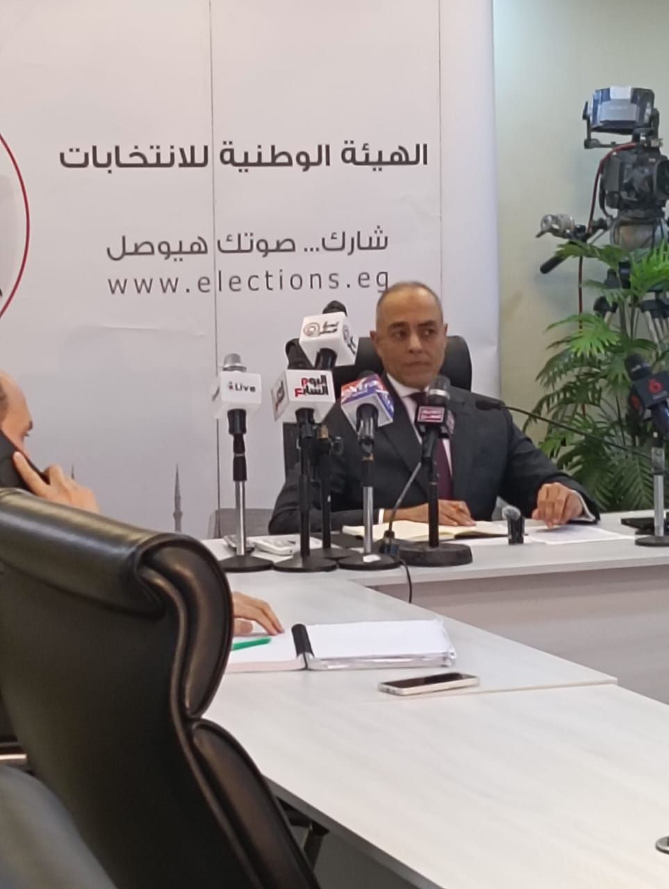 غرفة عمليات الهيئة الوطنية تتابع فتح أول لجان التصويت في الخارج بانتخابات النواب (6) غرفة عمليات الهيئة الوطنية تتابع فتح أول لجان التصويت في الخارج بانتخابات النواب (6)