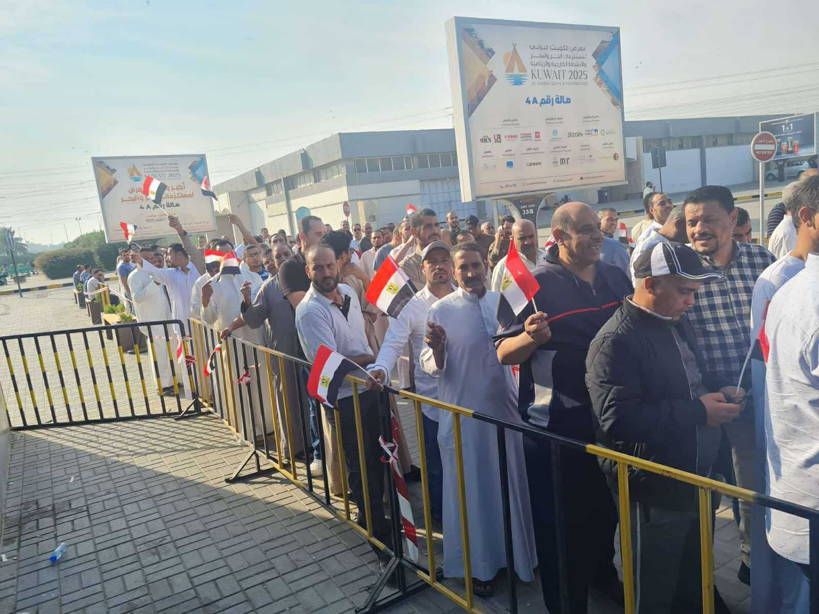 إقبال كبير من المصريين بالكويت للتصويت في انتخابات النواب (صور)