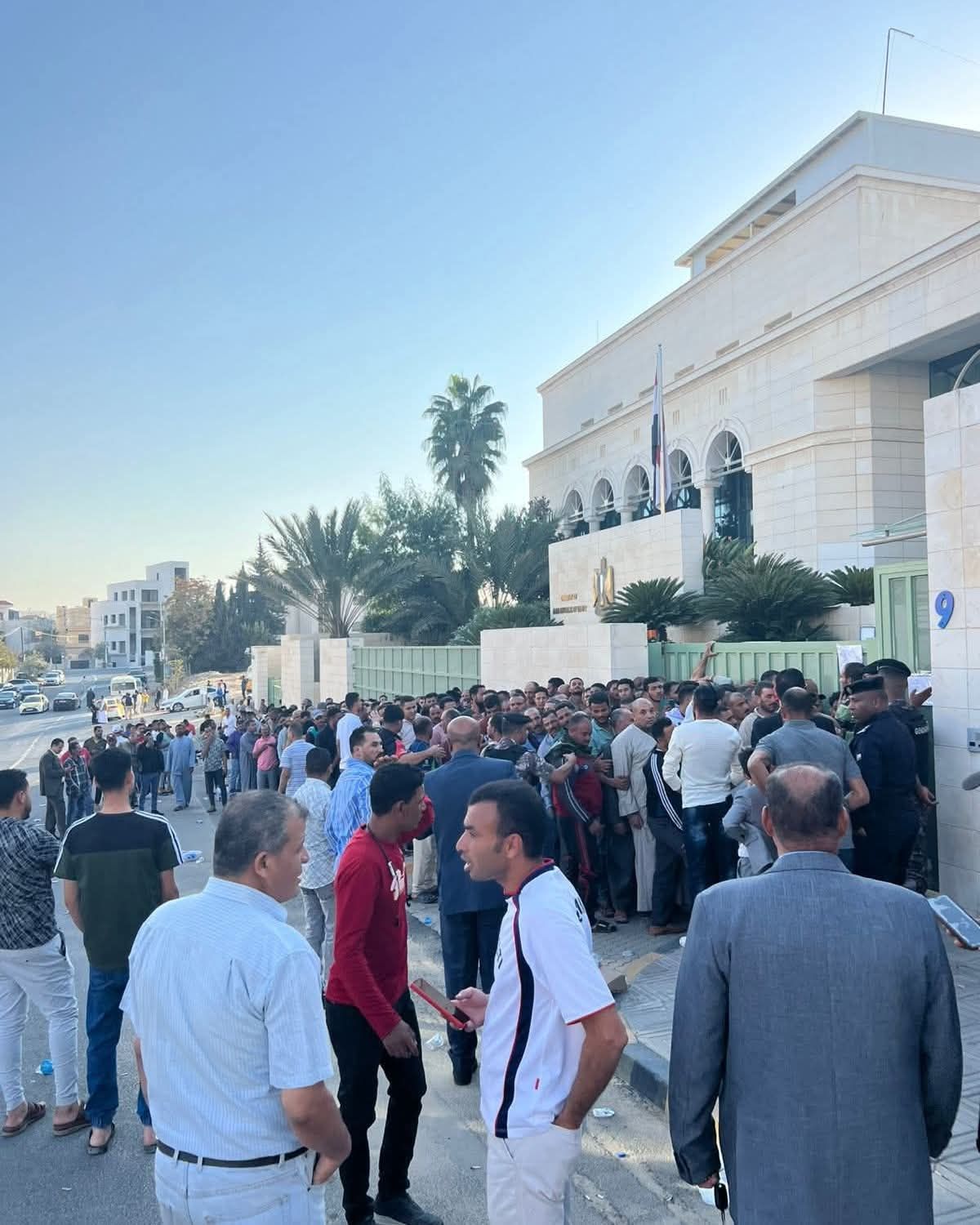 إقبال واسع من الجالية المصرية بالأردن على التصويت وانتظام العملية الانتخابية في أجواء مميزة