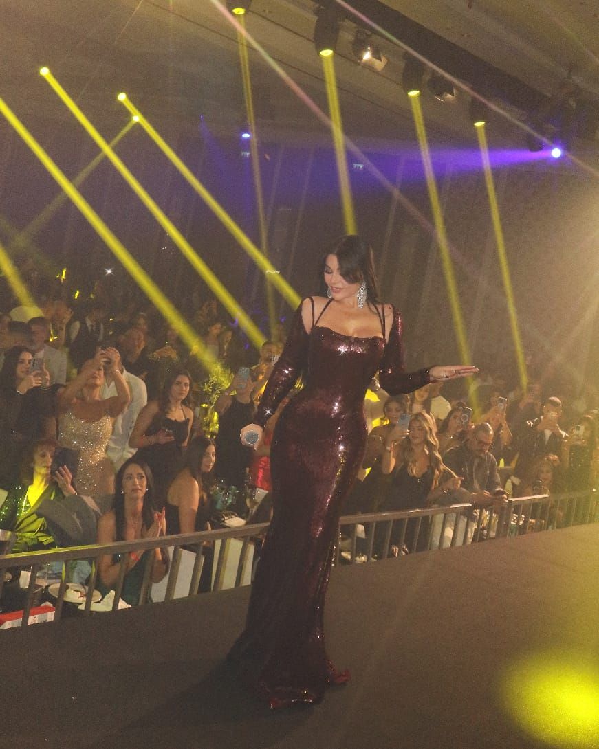 هيفاء وهبي تتألّق في حفلٍ جماهيري كامل العدد بالأردن.. ليلة مُبهرة وتفاعل استثنائي مع أغنيات "ميجا هيفا"