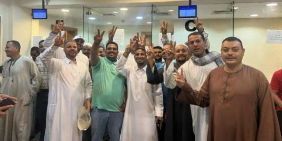 إقبال من المصريين بقطر على التصويت بانتخابات مجلس النواب (صور)