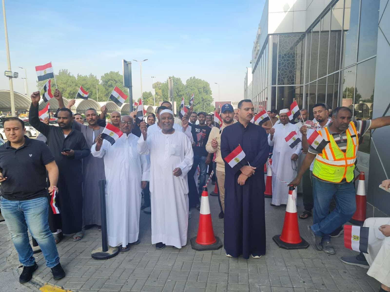 إقبال كبير من المصريين بالكويت للتصويت في انتخابات النواب (صور)