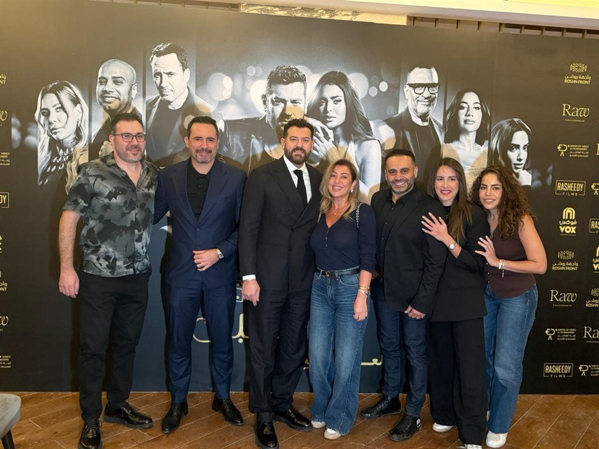 عمرو يوسف يعود للقاهرة بعد الاحتفال بالعرض الخاص لفيلمه الجديد 'السلم والثعبان 2' في الرياض